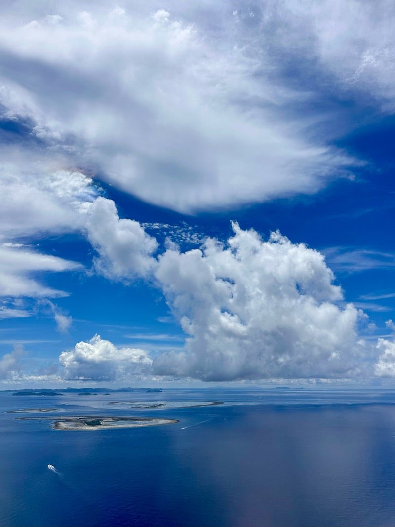 peachバーゲンだったので毎年恒例の6月末の那覇旅行計画。ホテルも早割でめっちゃ安い^ ^梅雨明けを狙い初夏の沖縄を楽しむぞ！写真は昨年6月25日慶良間上空。今年はいかに^ ^
#ピーチ
#那覇
#沖縄
#梅雨明け