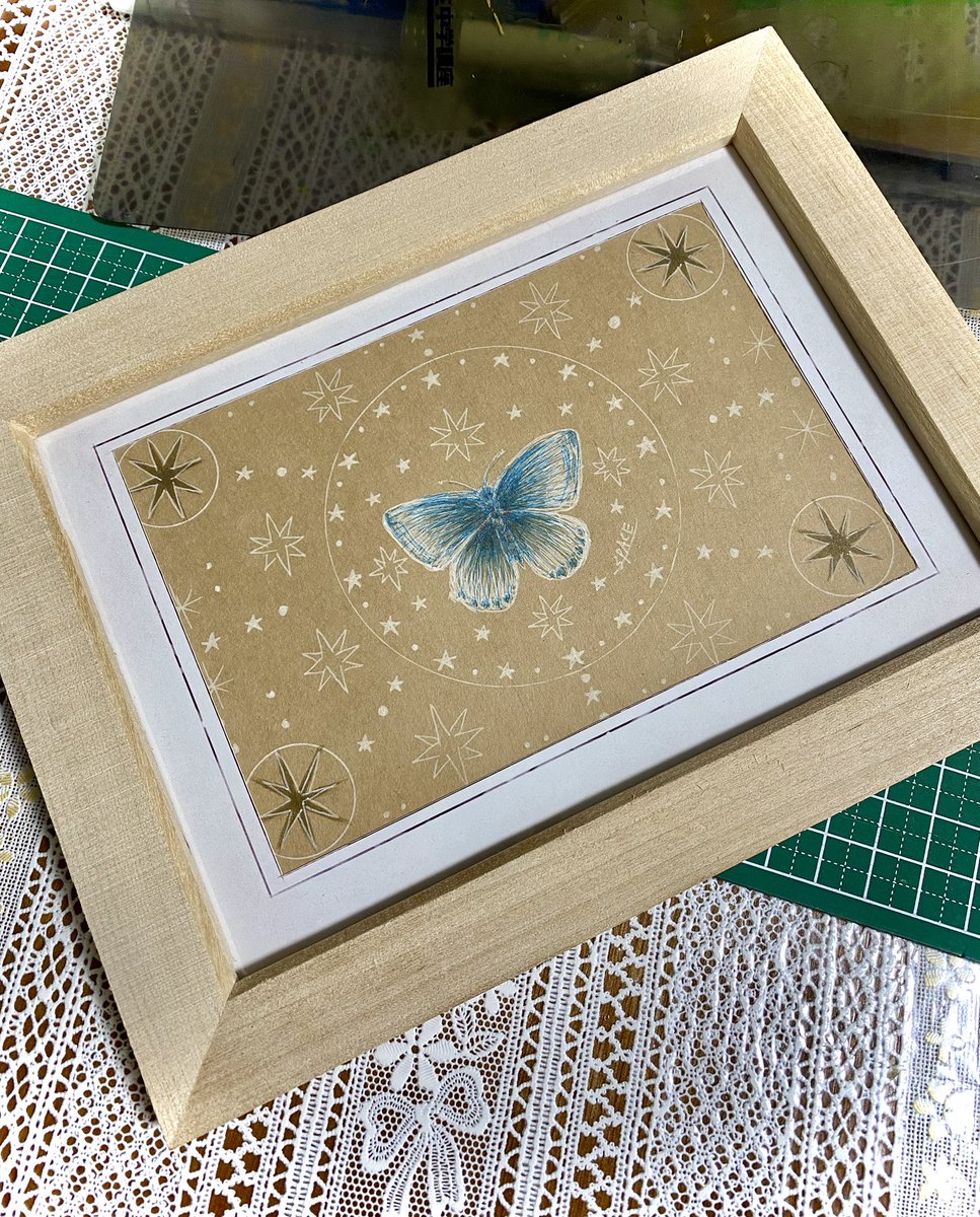 白い紙にあきてきたので ちょっと茶色い用紙に…🦋✨✨ 『蝶々