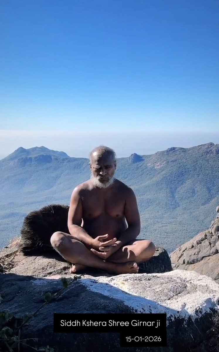 गिरनार जी 4 थी टोंक पे मौजूद जैन चरण चिन्ह और प्रतिमा के दर्शन करते मुनिराज यहां चढ़ना बहुत मुश्किल हे जान भी जा सकती हे अगर गिर गए तो शायद इसी लिए कब्जे से बचा हुआ हे आज भी 

#Jainism #SunilSagarJiatGirnar