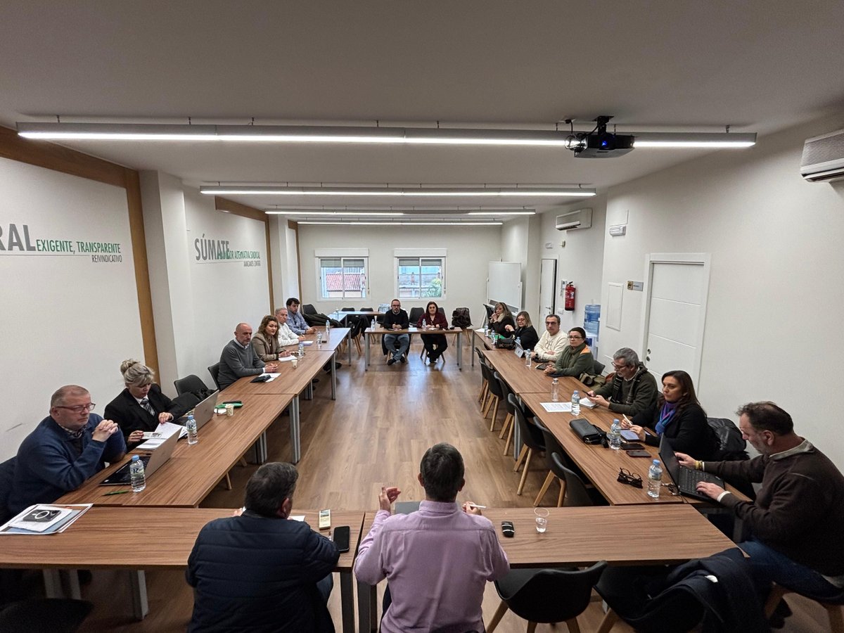 🟢 Benito Román preside en Mérida la reunión del Consejo Autonómico, donde se marcan los objetivos de la organización para el 2026 y se analizan temas prioritarios, como la subida salarial a los empleados públicos de la Junta de Extremadura en la nómina de enero.
#TodoXTodosEsMás