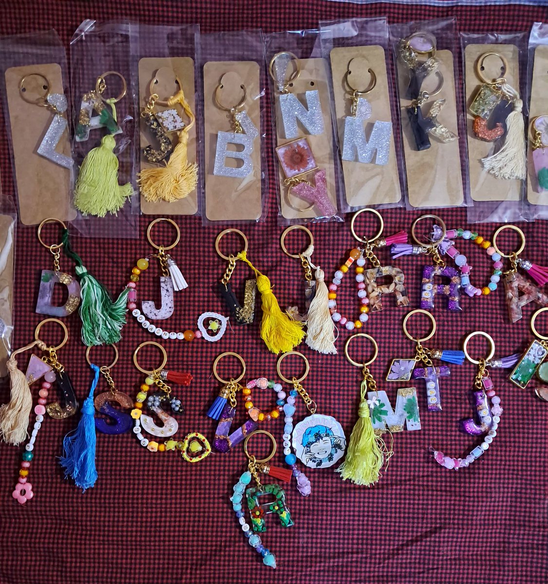 SiyaVictory's tweet photo. Please RT 🙏🏻 

Handmade alphabet keychains for sale ✨💖
💰 ₹100 per piece if you buy all together
💰 ₹285 per piece individually
🚚 FREE SHIPPING all over India
DM to order 💌
#shopwithsamy #support https://t.co/auemTJO7MN