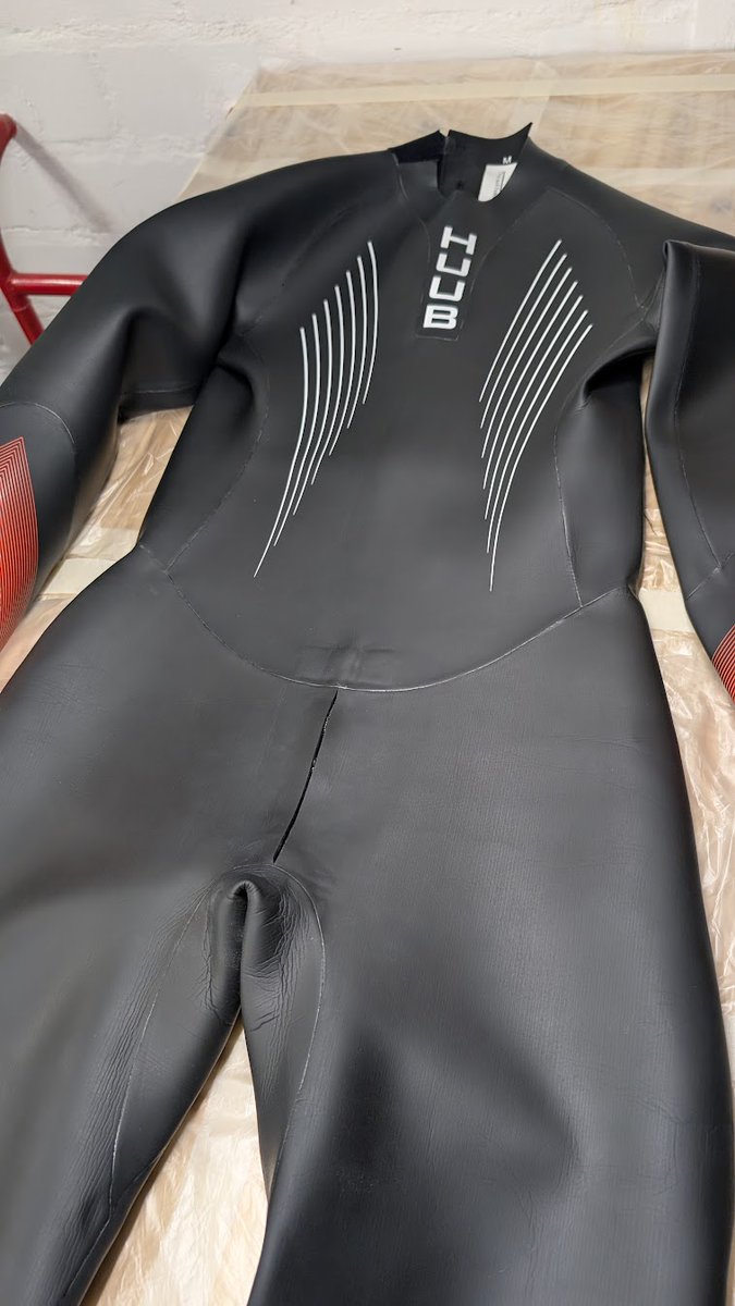 Zipforge's tweet image. HUUB Alta upgrade for @bikermi.899 👌
Front zipper install so seamless it’s almost invisible—precision cutting, pro neoprene glue, clean finish.
Proud of this one 💪
👉 zipforge.eu
#zipforge #wetsuitmods