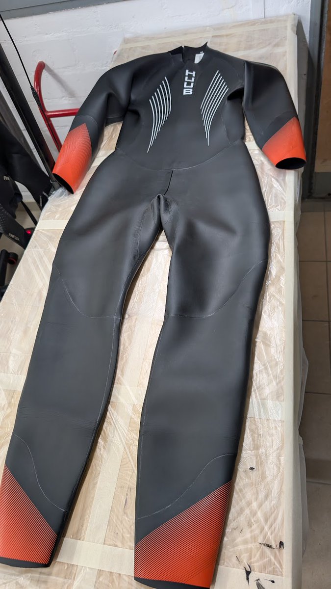 Zipforge's tweet image. HUUB Alta upgrade for @bikermi.899 👌
Front zipper install so seamless it’s almost invisible—precision cutting, pro neoprene glue, clean finish.
Proud of this one 💪
👉 zipforge.eu
#zipforge #wetsuitmods