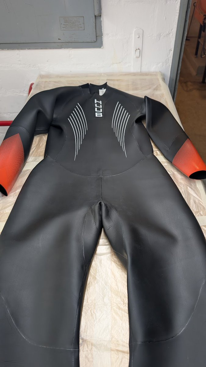 Zipforge's tweet image. HUUB Alta upgrade for @bikermi.899 👌
Front zipper install so seamless it’s almost invisible—precision cutting, pro neoprene glue, clean finish.
Proud of this one 💪
👉 zipforge.eu
#zipforge #wetsuitmods