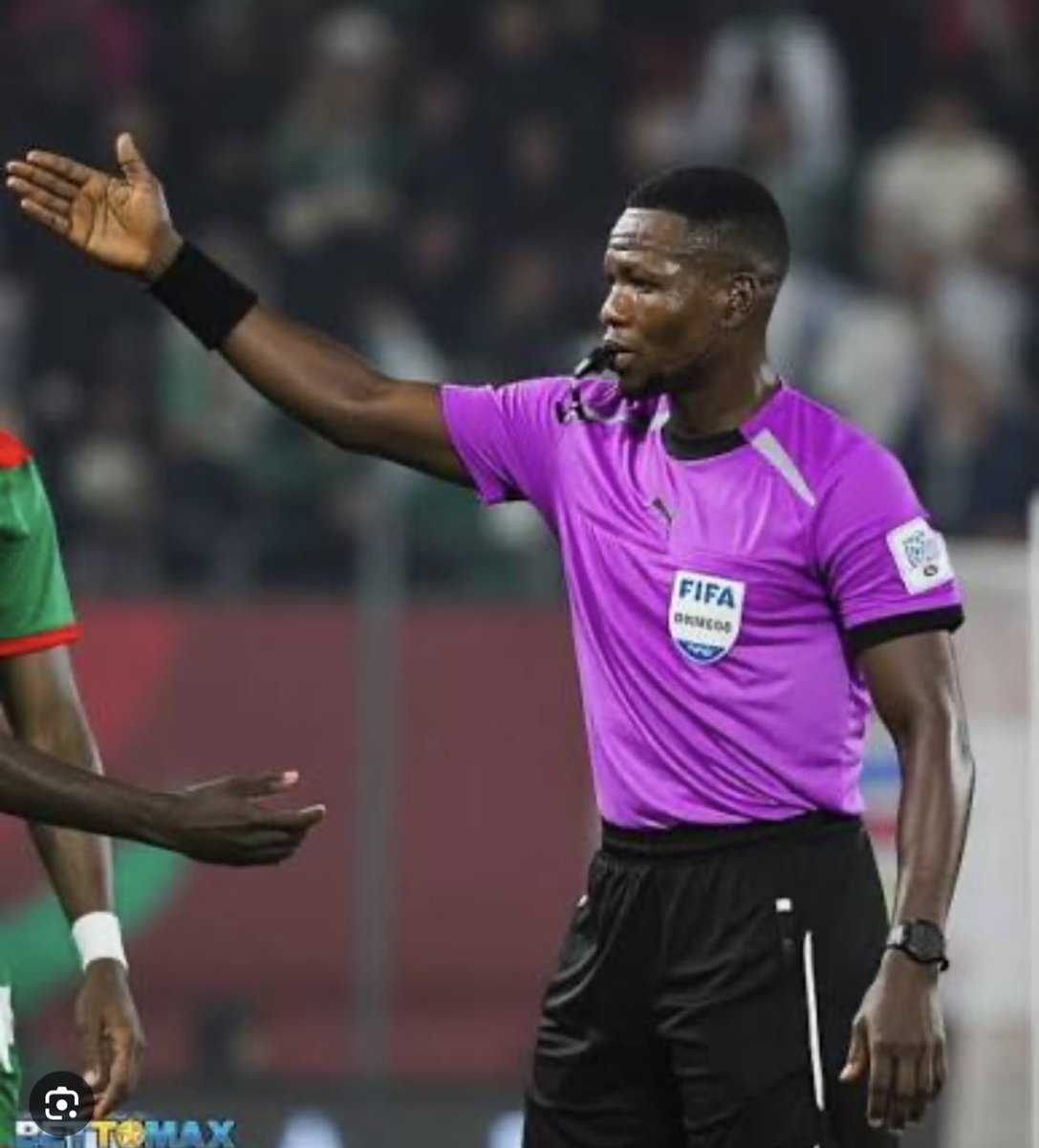 osasuo's tweet image. A former member of the @FIFAcom council and @CAF_Online exco called me on Thursday morning, to comment about the performance of referee @DanielLaryea3 in the #AFCON2025 SF between #Maroc and #Nigeria.

“His officiating was awful. It was so obvious. All the calls were going…