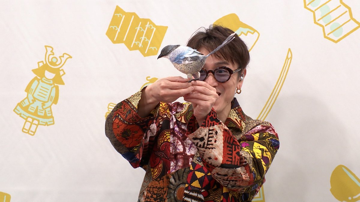 今日24：30～の #ムジナバケール🌈は？ 

今回は、ともだあやの🦢さんが太刀 銘 長光⚔️を立体切り絵にバケール🌈してくれてマス！ 
なんと‼️
今回刀の刃文まで立体切り絵で再現してくれてるんデス❗️
ともださん🦢の細かーい工夫に安田くん💙も私🍃も「こんなことまで😳⁉️」となる作品✨

お楽しみに！