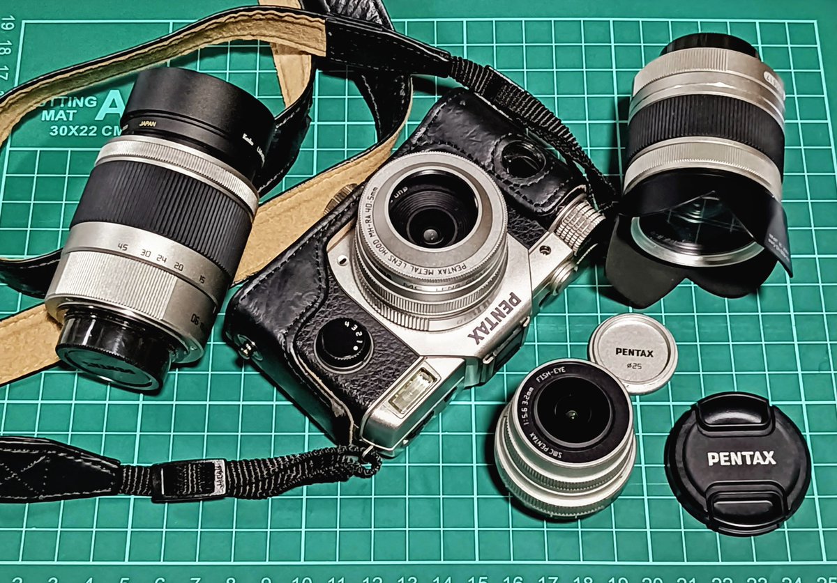 ca34ce22's tweet image. PENTAXの話。
そーいやQマウントも持ってる。
Q7とレンズが4本。

既にメーカーには見放されたマウントだけど…

でも使って楽しいカメラだからね。

オイラは好きだけどな☺️
