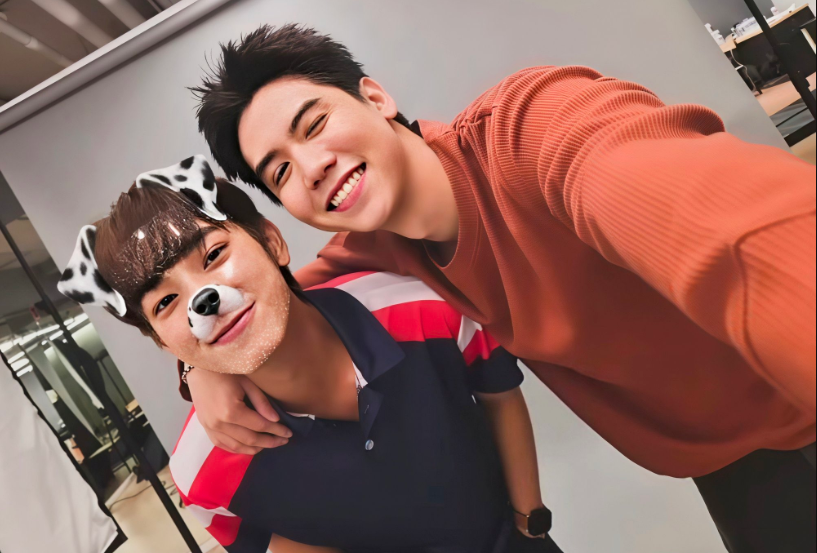 KeyTeaMeow's tweet image. Ssings wants to be with Chimon forever🤎💛 guys let us be thankful for both of them🥰😘🙃
CHIMON BIRTHDAY BEGINS
 #StaywithChimon26th