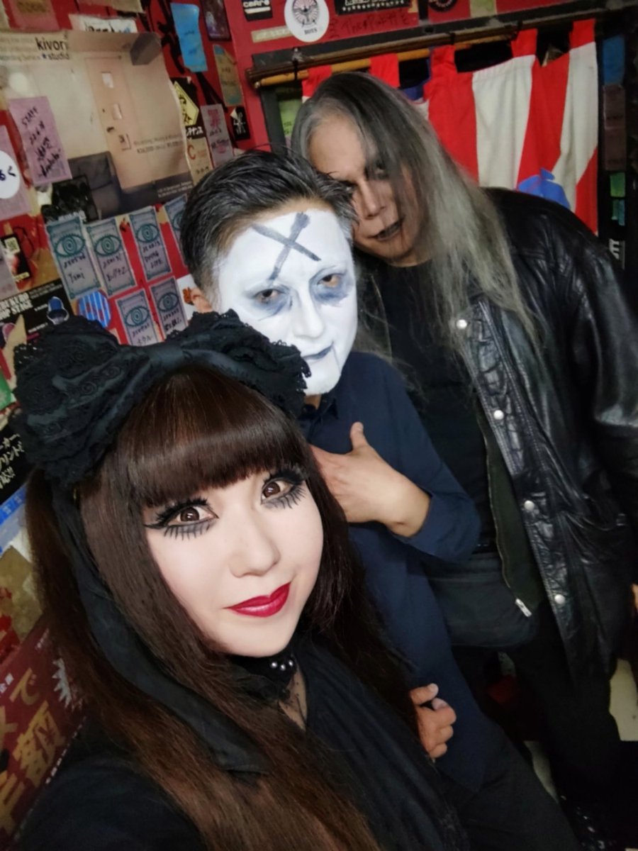 王様と下僕の2026年初ライヴ✨
CURRYBOYS FROM HELLさん主催 THE RICE OF TERRORへご来場くださいました皆様、誠にありがとうございました🖤🤍お褒めの言葉なども頂きとっても嬉しかったです✨白塗りの現場は実家のように落ち着く!! 下僕9号、これからもがんばります!!🍖\(*´ㅂ`*)/