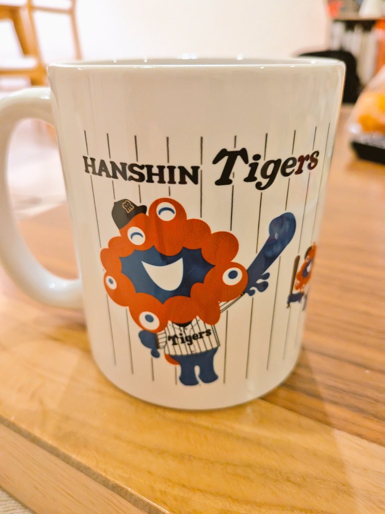 タイガースセ・リーグ優勝記念×ミャクミャクコラボグッズ、買いまくったー！！
明日からこれでチャイ飲むんだー