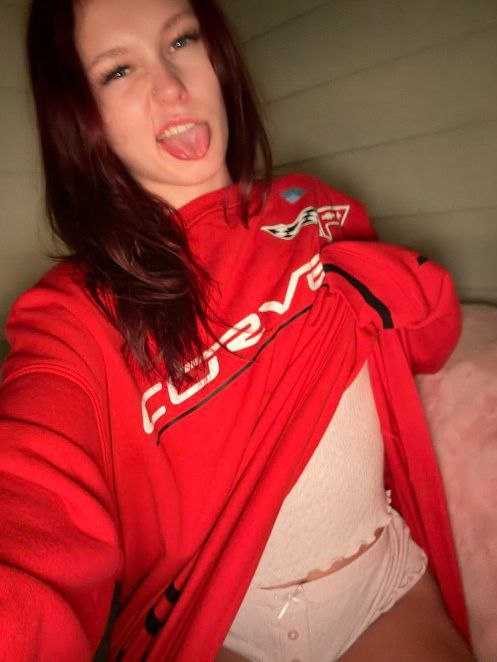 AliceVibe07's tweet photo. kinda wanna be someone gf,kinda never want to talk to a man again. https://t.co/ojb9liAiog
