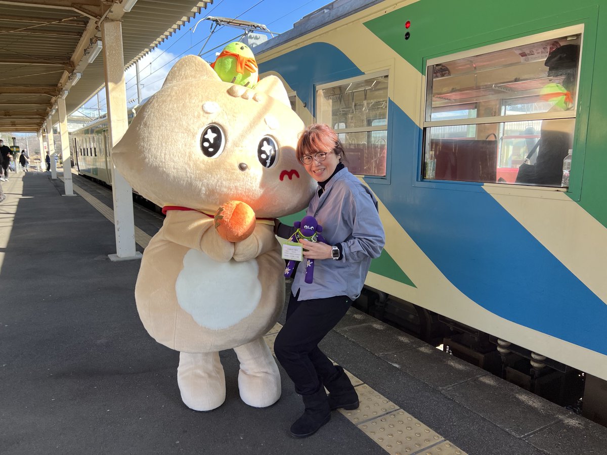 Xを見て阿武隈急行仙台郡山団臨」を知り、嬉しくなりました😆

いきなり歌い出す車掌さんや、阿武隈急行応援団の方も気合いが入っているのでは？と勝手に思っております

8100系の絶滅危惧種のキノコ型貫通路を眺め乍ら早春の東北本線を楽しみたい方は是非ご乗車下さい☺️
(写真は2025.1.25団臨時撮影)