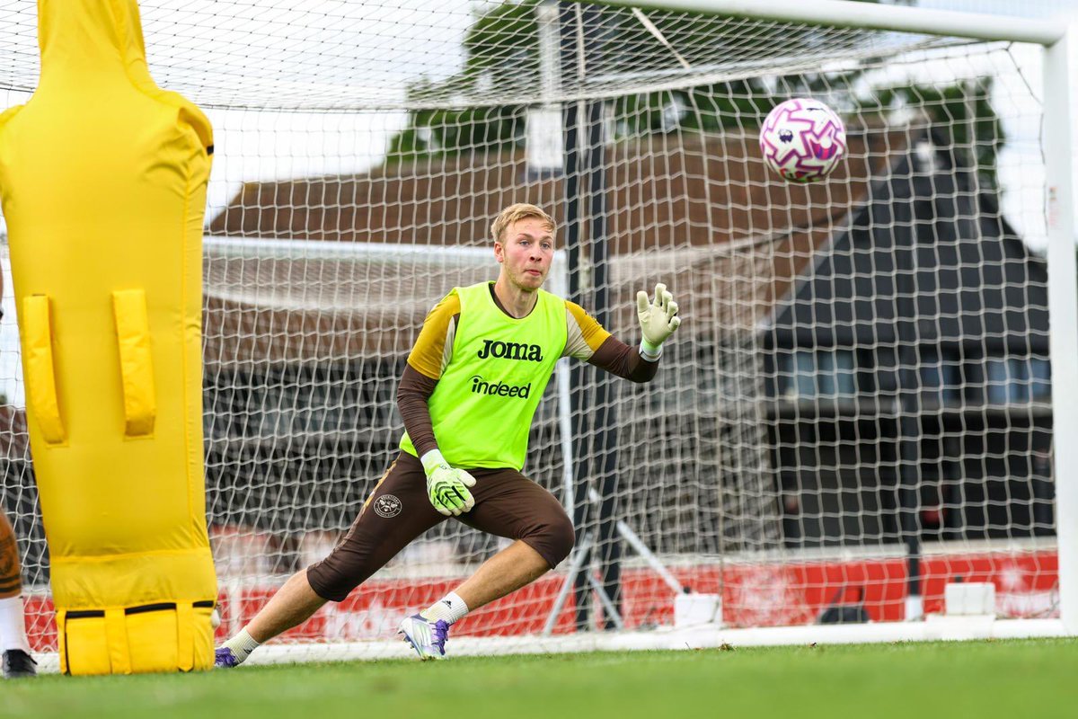 SportsPeteO's tweet image. Understand Brentford goalkeeper Matthew Cox has agreed a loan move to Shrewsbury. #BrentfordFC #salop