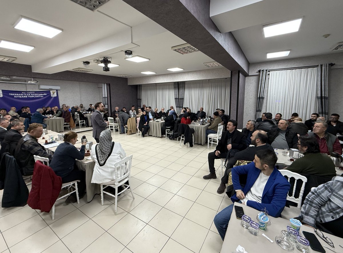 aktepebasii's tweet photo. İlçe Başkanımız Serhat Tunç ile birlikte; teşkilatımızın mahalle başkanları ve yönetim kurulumuzun katılımıyla istişare toplantımızı gerçekleştirdik.
Toplantımızda mahallelerimizden gelen talepleri, sahadaki çalışmaları ve önümüzdeki dönemde hayata geçireceğimiz faaliyetleri detaylı şekilde ele aldık.

Birlik ve beraberlik içinde yürüttüğümüz bu istişarelerle, teşkilatımızın sahadaki etkinliğini daha da artıracak adımları planladık.
Önümüzdeki sürece dair yol haritamızı netleştirerek, Tepebaşı için daha güçlü, daha kararlı ve daha koordineli bir çalışma sürecine giriyoruz.

🔸 AK Parti Seninle #Tepebaşı