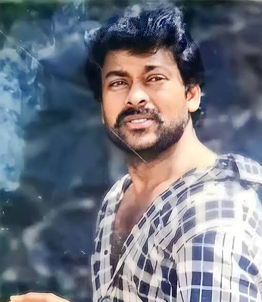 సినిమా చూద్దామని ఎంత మంది వస్తున్నారో టికెట్ దొరక్క అంతే మంది వెళ్లిపోతున్నారు

Not exaggerating - today’s gross, when calculated with the heavy returns from adding extra chairs in many centers, especially in the East &amp; West Godavari districts, would equal the total gross of an