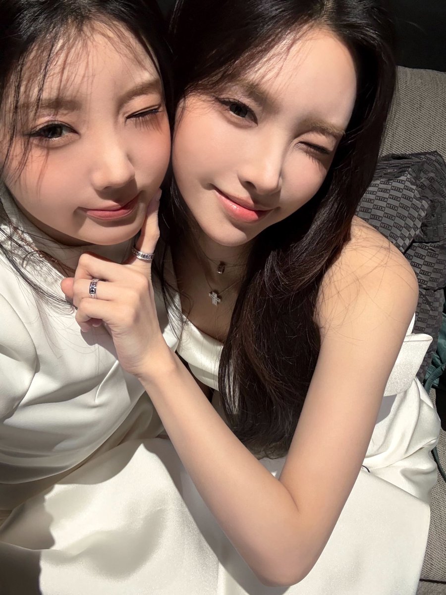 ILLIT_twt's tweet image. 아일릿의 웃음 담당 윤아 언니 생일 축하해요~ ✨💓✨💓
언니랑 함께 있으면 같이 에너지가 오르는 것 같아요!
2026년도 언니와 함께 즐겁게 보내고 싶어요
햅삐벌쓰데이🐹💕

#WONHEE #원희 #ILLIT #아일릿