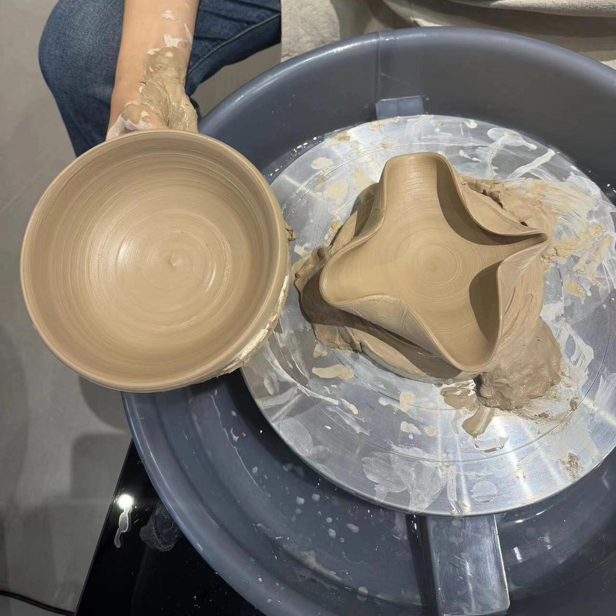 RunJunko722's tweet image. 今日は時間があったので、かわいいカップとボウルを自分で作りました