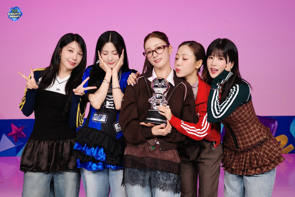 #MCOUNTDOWN EP.912
1월 3주 🏆No.1 of the Week! 🏆
#Apink - #LoveMeMore

₍ᐢ.ˬ.ᐢ₎🎉축하합니다 *:·ﾟ✧