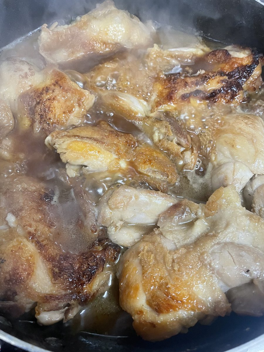 明日金曜日
昼の部杯数限定
「G系鶏パイタン(仮)」¥1,000- 

鶏モモソテーをガツンと120g
麺はもっちり平打麺200g
フライドガーリックは別添お好みで

まぁまぁ前にちばぎん杯前にかしわ(鶏)を喰らうという「かしわジロー」って提供したやつです

「G系」GatturiとかGiroのGです