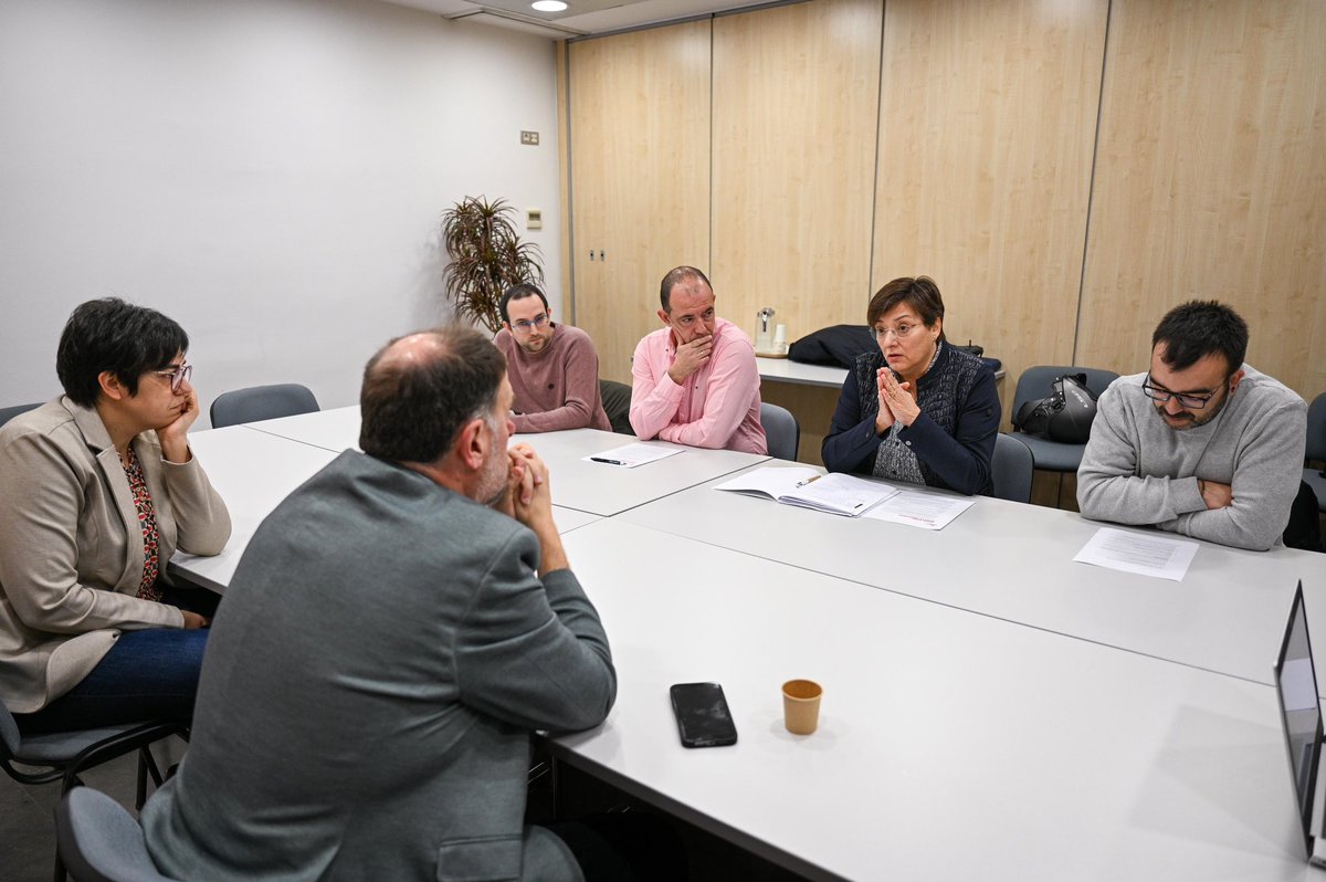 junqueras's tweet image. El sector sanitari afronta reptes estructurals que reclamen més recursos i capacitat de gestió i el nou finançament per a Catalunya és una eina clau per avançar-hi. 

Avui n’hem explicat els detalls al Consell de Col·legis d’Infermeres i Infermers de Catalunya.