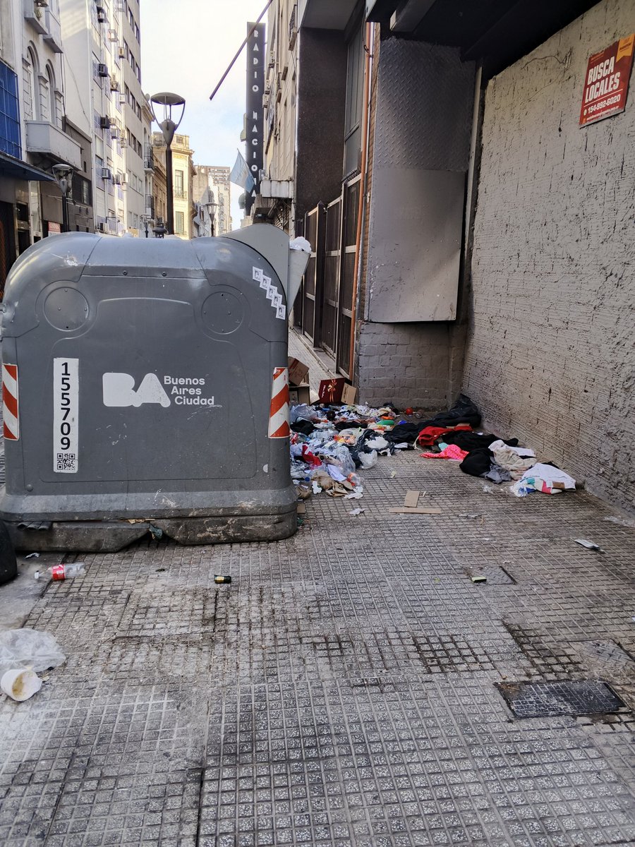 chocolatecorona's tweet photo. Pleno centro de la ciudad con mayor recaudación del país. BASURAL A CIELO ABIERTO !!! MAIPU AL 500 @jorgemacri @gcba https://t.co/Jlw4iIzqvd