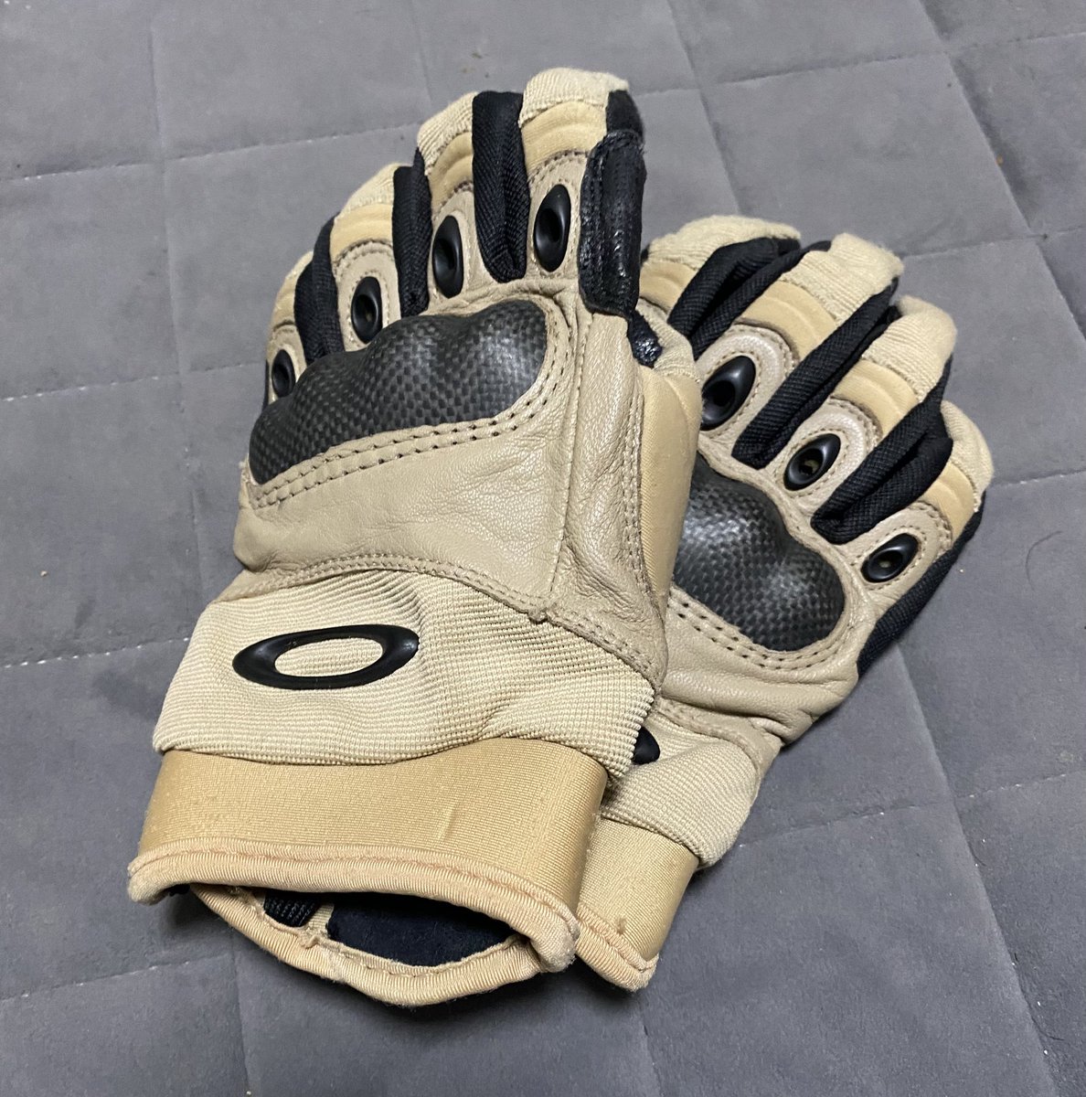 軍拡。 OAKLEY ファクトリーパイロットグローブ（実） かなり安値で出