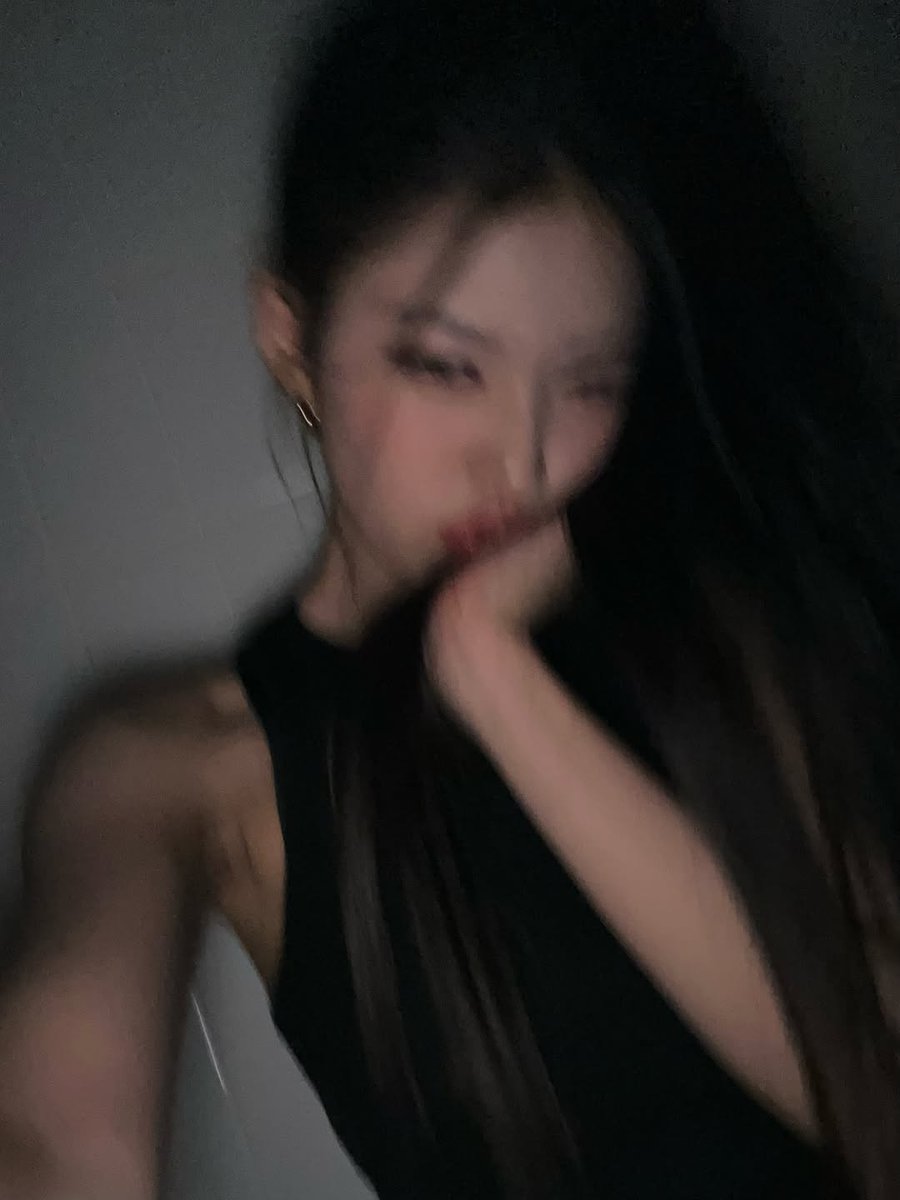 starfess's tweet image. Apakah ada kemungkinan dua orang 05L ini bakal redebut di grup yang sama -star