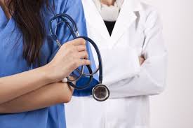 ❄️ El mal tiempo y la falta de personal tensionan las urgencias hospitalarias esta semana.

➡️ Dos días de espera en Urgencias.
➡️ Enfermos acumulados en pasillos.
➡️ Un gimnasio acondicionado para recibir pacientes.
➡️ Tres semanas de espera en Atención Primaria. 

Mientras