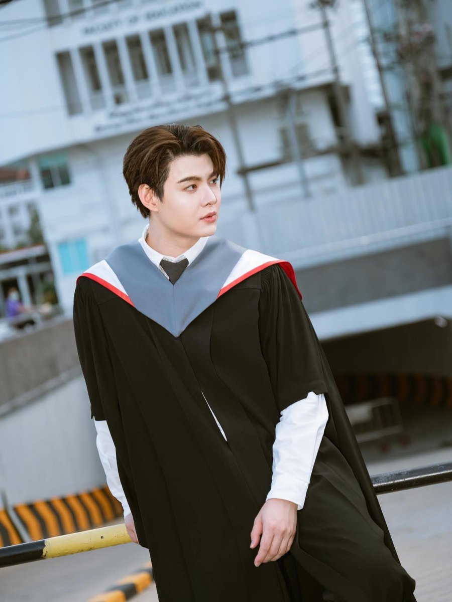 BK_0227's tweet image. ยินดีด้วยนะคับพี่บัณฑิต จบป.โทแล้วว🎉🎉🎉🎉  #Saint_sup 
#เซ้นต์ศุภพงษ์ 
SAINT MASTER GRADUATION
#เซ้นต์จบปริญญาโทแล้วครับ