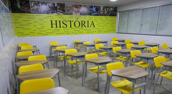 RADARDF6's tweet image. Pdaf destina mais de R$ 241 milhões às escolas públicas do DF em 2025

🔗Confira: radardf.com.br/distrito-feder…

💬 Você acredita que o Pdaf tem garantido mais autonomia e eficiência na gestão das escolas públicas do DF?

#RadarDF #Educação #EscolasDF #Pdaf  #DistritoFederal