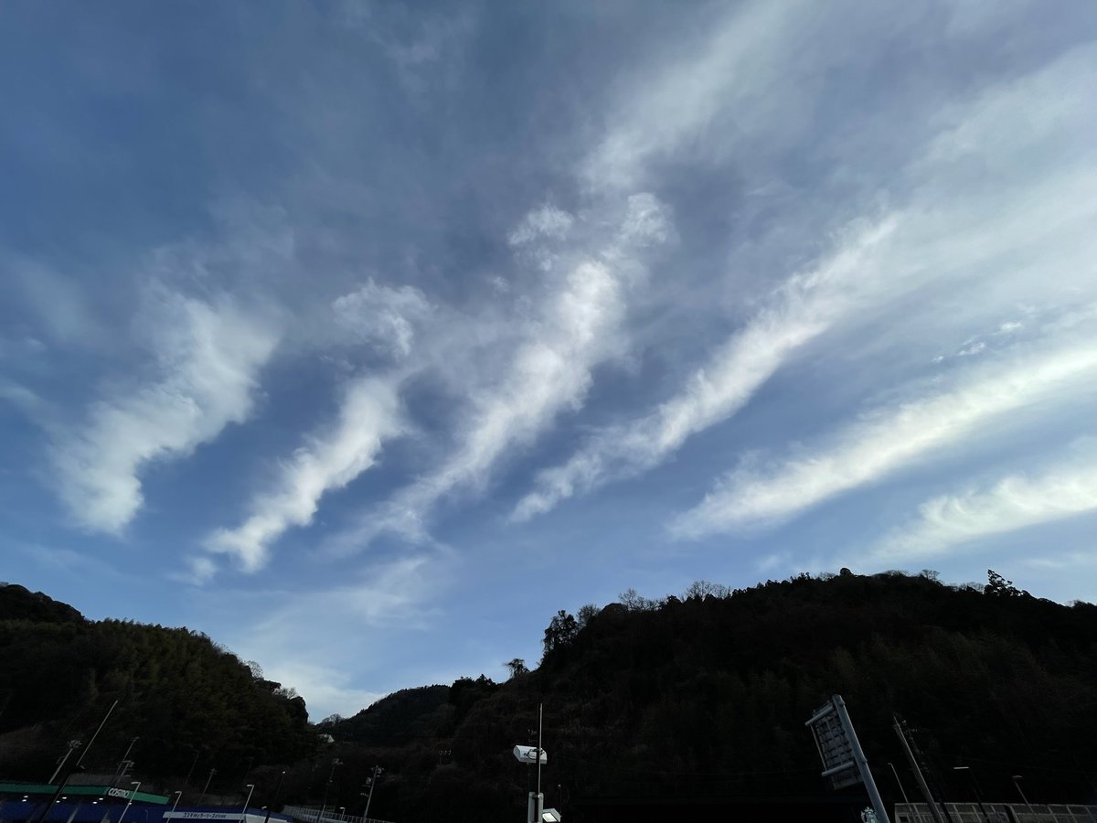 1174301's tweet photo. 今日の神奈川の空。
ほんの短い時間、
波状の雲が出ていました。

#波状雲
#今日空 https://t.co/UGj45uTueB