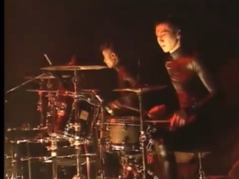 ツインドラムと言えば、SOFT BALLETが一時期ツインドラムでライヴをしてましたなぁ。

まさにリアルVIRTUAL WAR 🙃