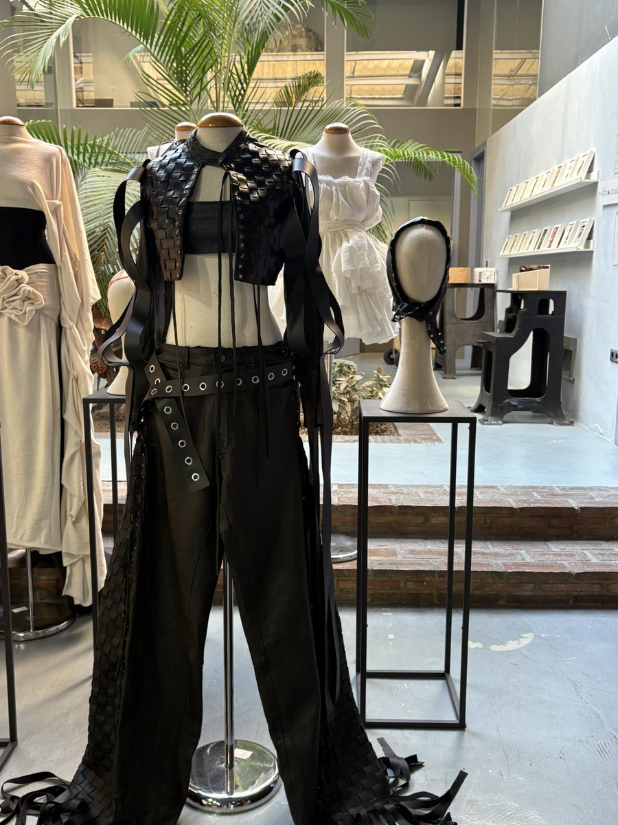 aparezco para mostrar unos d mis trabajos en grupo y m piro por que mola como ha quedado🫡