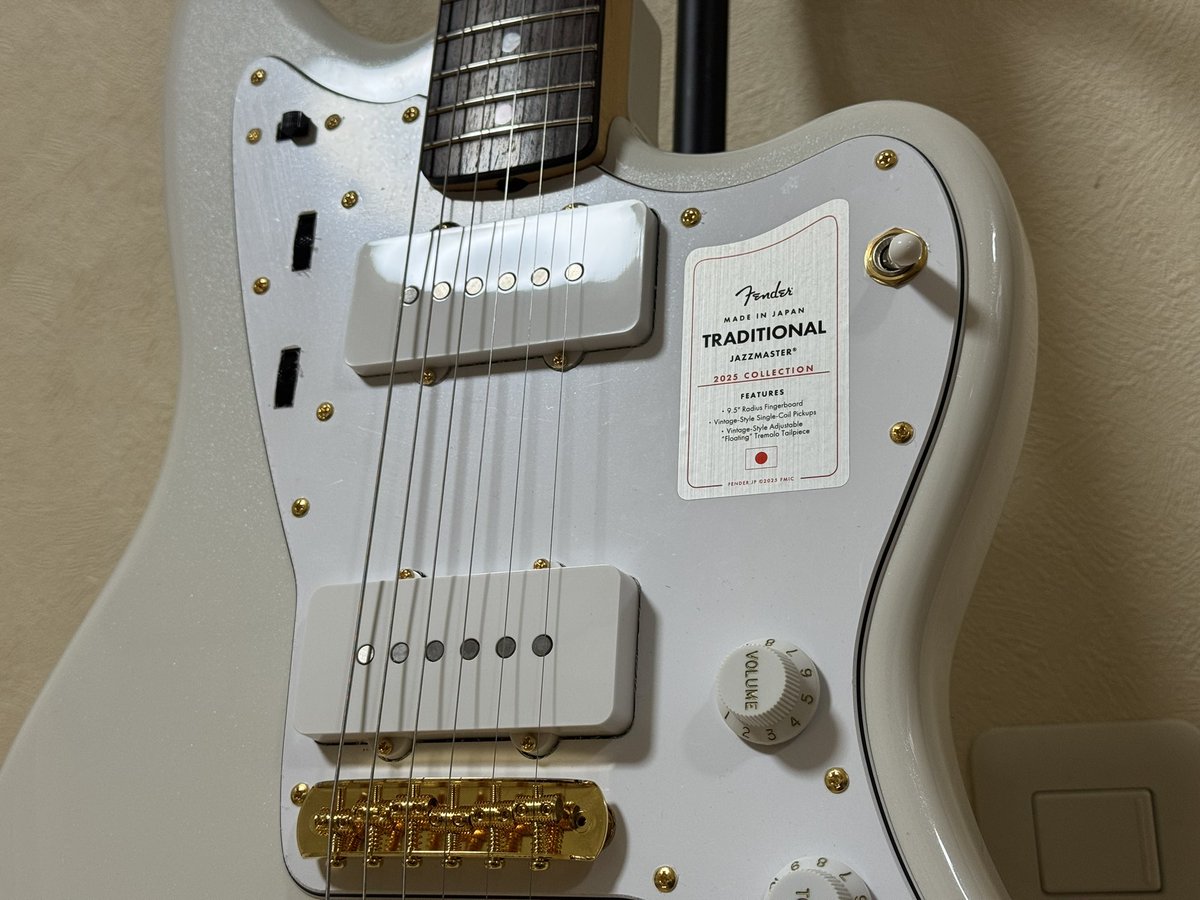 New My Guitar!!

Fender Made In Japan 
Traditional 60's Jazzmaster
2025 Collection

初のシングルコイルで
ちゃんとしたギター買いました！

今まではEpiphoneのLes Paul
一筋でしたが、楽しみたいと思います！
