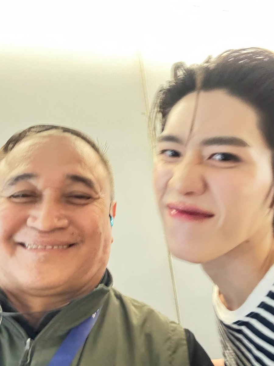 น้าตึ๋ง : ถ่ายกับน้องๆคนอื่นมาเยอะแล้ว น้องพีบอกน้าตึ๋งเมื่อไหร่จะถ่ายรูปกัน จัดไปวันนี้
/
แงงงงง เด่กอ้อนเค้าอู้ดมากเลยนิ่จ๊ะ หนูขอถ่ายกับน้าตึ๋งด้วย จ้อบถ่ายด้วย🤏🏻😭
#ppkritt