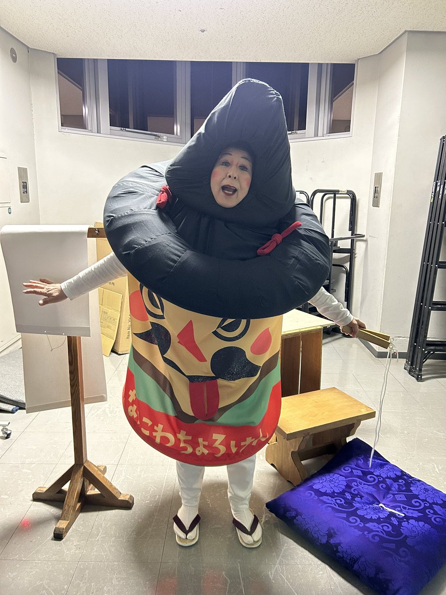 kurenai_manko's tweet photo. 先日の舞台、やってみなはれ！無事終了しました〜侍タイファミリー始め皆様ありがとうございました〜久々のコスプレ！楽しかったです♪また沢山の差し入れありがとうございました〜仕事で昨日までバタバタしてお礼遅くてすみません！さあ次は三月！ババア休まず頑張ります〜
#侍タイムスリッパー https://t.co/KdNFIUelgT