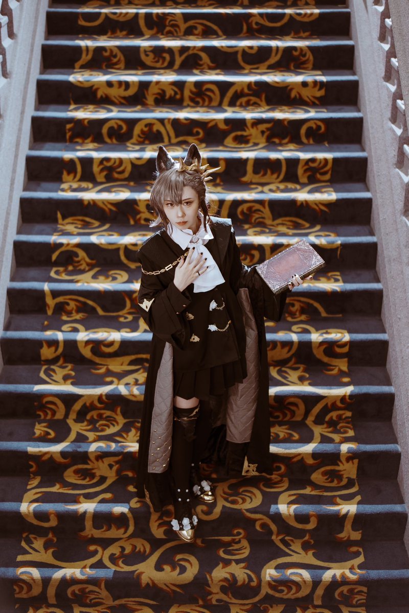 只要有她在，
正義就不會孤單，正義就不會轉瞬即逝；

只要有她在，
正義就會自法槌落下的那一刻起
如黎明揭穿黑夜，如期到來。

-
明日方舟 Arknights 
斥罪 Penance 

📷 <a href="/crazier2015/">鄭凱凱</a>