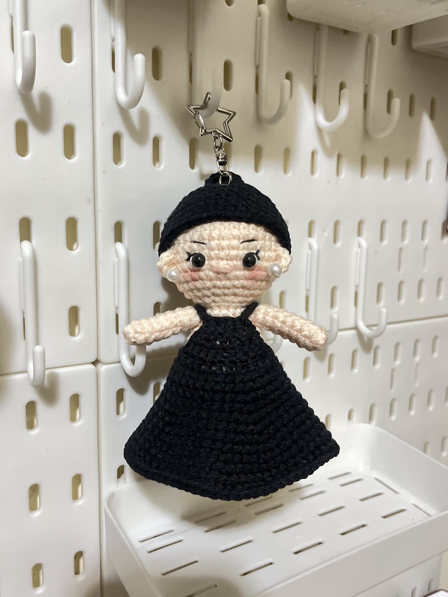 ur___enough's tweet image. son yejin into crochet doll💃🏻🥰🤏🏻💖 #SonYejin