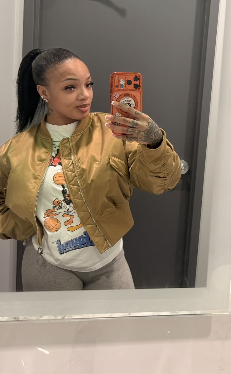 GloTheofficial's tweet image. A lot on my mind