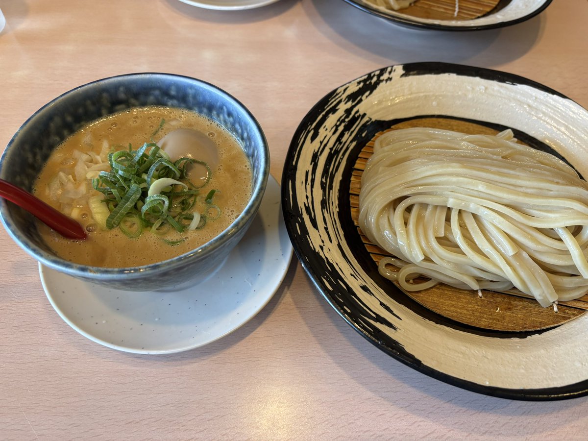 30kmPR
0〜20km【4'15】
20〜25km【4'05】
25〜30km【3'55】

20km以降ビルドアップ。
単独でこれなら上出来。

走ったあとはしっかりと栄養補給。