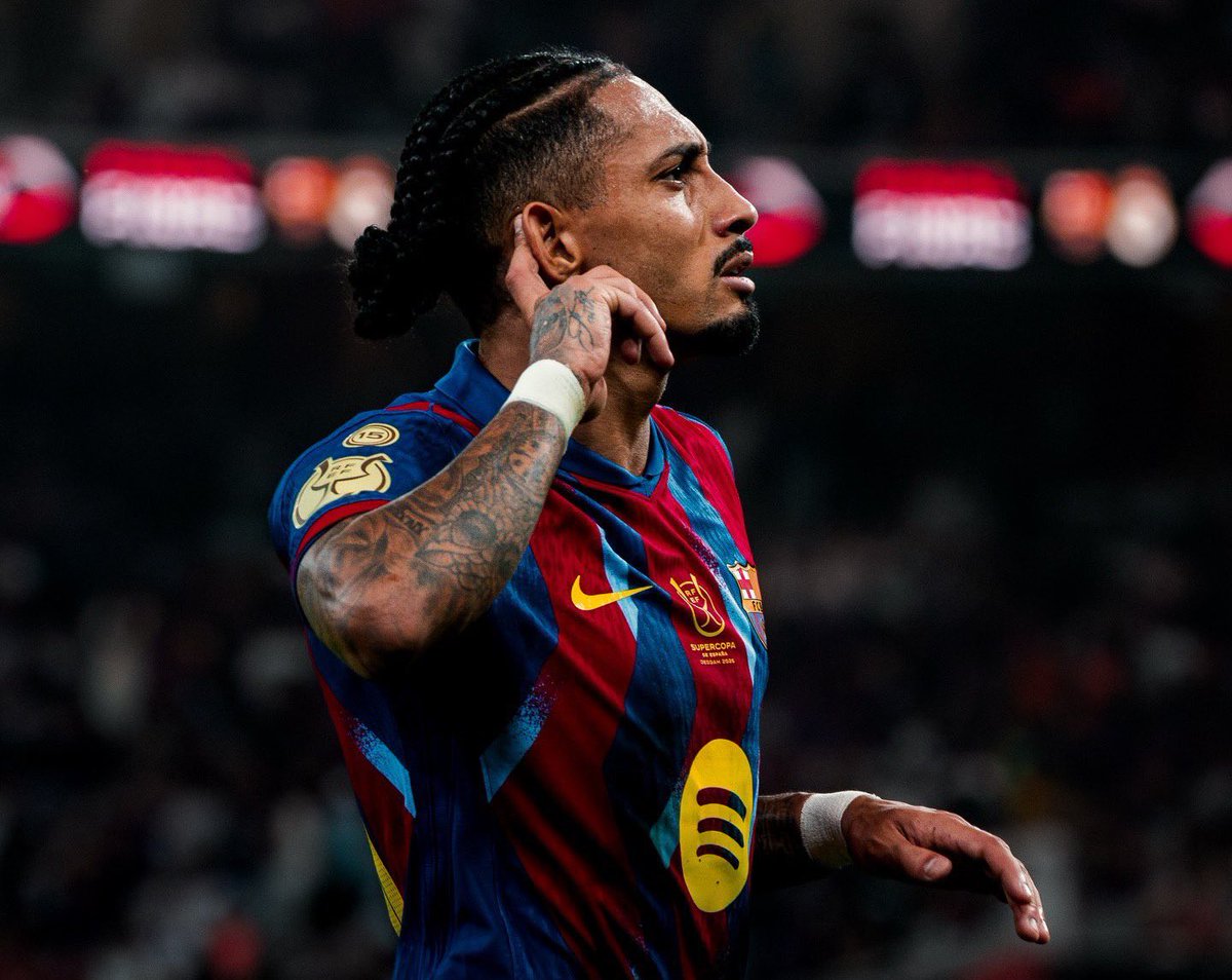 🚨 BREAKING: Avant le Clasico, Raphinha a prononcé un discours sérieux, ferme et sincère 🔵🔴⤵️.

Il a pris la parole pour dire à ses coéquipiers que cette finale était une guerre et leur rappeler ce qui s'était passé au Bernabéu 🏟️🔙.

Le Brésilien a également évoqué la manière