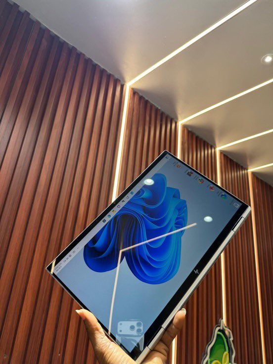 dizzy10_'s tweet image. *HP ELITEBOOK 1030 G7*
Intel®️ core i5 10th gen vpro max turbo frequency 
•13”3 inch
•Memory speed : 2400mhz
•16 GB DDR4 Ram
•256 GB SSD
•Graphics:  intel UHD 620(8GB)
•USB Type C
•FHD display
•Keyboard💡
• Face ID
•Touch 
•x360
•Charger🔌
 
Ghc: 5.5k
☎️0241636577