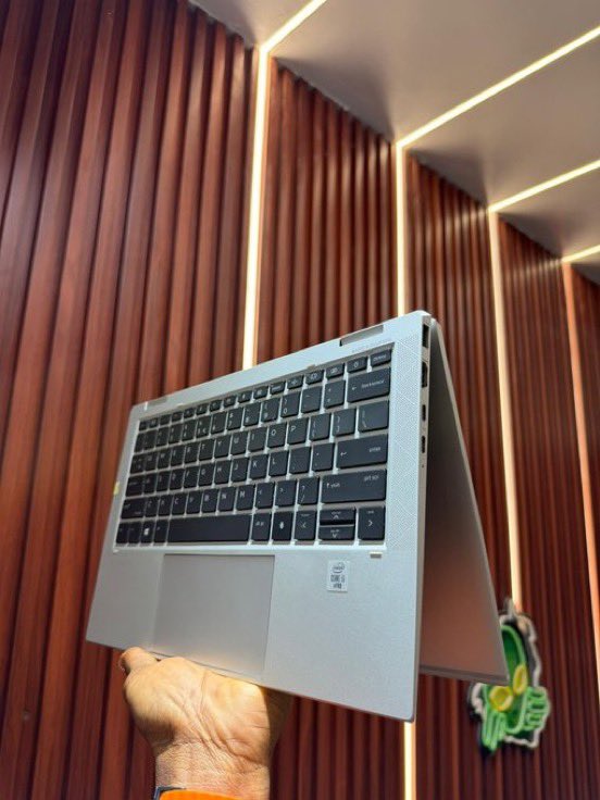 dizzy10_'s tweet image. *HP ELITEBOOK 1030 G7*
Intel®️ core i5 10th gen vpro max turbo frequency 
•13”3 inch
•Memory speed : 2400mhz
•16 GB DDR4 Ram
•256 GB SSD
•Graphics:  intel UHD 620(8GB)
•USB Type C
•FHD display
•Keyboard💡
• Face ID
•Touch 
•x360
•Charger🔌
 
Ghc: 5.5k
☎️0241636577
