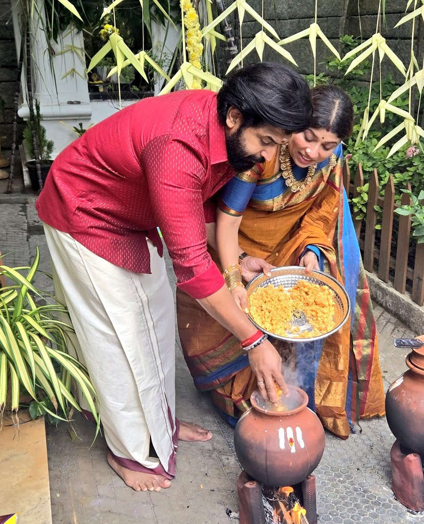 arunvijayno1's tweet photo. அனைவருக்கும் இனிய பொங்கல் திருநாள் நல்வாழ்த்துக்கள்!!🙏🏼 
உங்கள் குடும்பங்களில் செல்வம் பெருகட்டும், மகிழ்ச்சி பொங்கட்டும்..❤️ https://t.co/5rOXwcN2U7