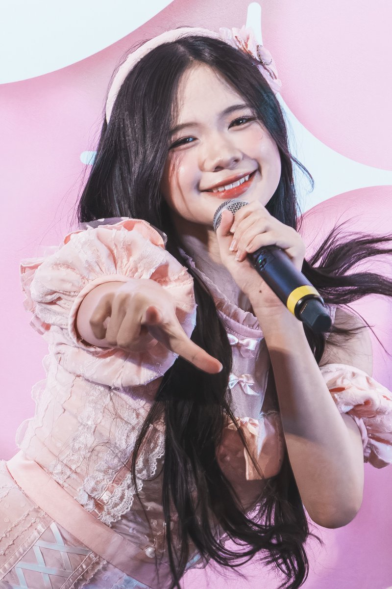 SkipWorkfor48TH's tweet image. ***  ลงรูปที่ดองไว้ครับ ***
BNK48 @ Central Mahachai [2025-06-14] (MEAN Part)

เป็น rs ที่แสงมืดที่สุดที่เคยไป
แต่มองทะลุความมืดว่าน้องมีนน่ารักเกินจะปล่อยผ่านจนไม่ทำรูปได้

อัลบั้ม
tinyurl.com/yt68ypdk

#BNK48
#MeanBNK48