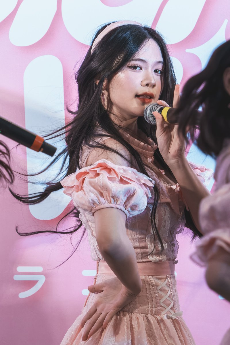 SkipWorkfor48TH's tweet image. ***  ลงรูปที่ดองไว้ครับ ***
BNK48 @ Central Mahachai [2025-06-14] (MEAN Part)

เป็น rs ที่แสงมืดที่สุดที่เคยไป
แต่มองทะลุความมืดว่าน้องมีนน่ารักเกินจะปล่อยผ่านจนไม่ทำรูปได้

อัลบั้ม
tinyurl.com/yt68ypdk

#BNK48
#MeanBNK48