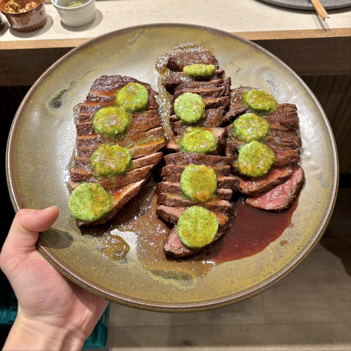 【お知らせ】
頃末商店が手掛けるビストロ Buvonsが1月21日（水）オープンとなります！
本日よりテーブル席のご予約受付開始しました。ご予約は下記リンクのテーブルチェックから！
※カウンターは予約なし
※完全キャッシュレス（当初はクレカのみの可能性あり）
tablecheck.com/shops/buvons/r…