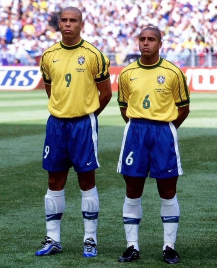 90sPlayers's tweet photo. Ronaldo x Roberto Carlos 🇧🇷 https://t.co/h77Iqq5Fav