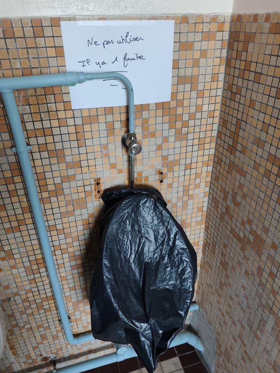 alliancepolice's tweet photo. 📸 Bienvenue au commissariat d’#Arras.

Beaucoup d’exigences pour les Policiers.
Très peu de considération pour leurs conditions de travail.

Regardez les images.

👉 Mobilisation citoyenne le 31 janvier à 11h
#balancetonciat #SoutienFDO https://t.co/ZFIRFK00Cl
