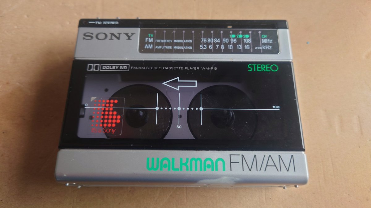 電源も入らないジャンク ポータブルカセットプレーヤーラジオ付き 練習